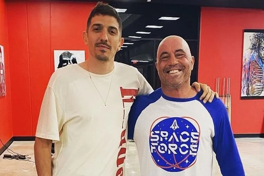 Andrew Schulz Height